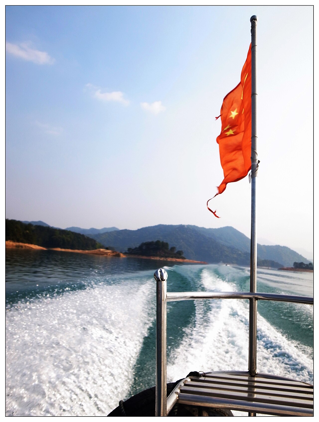 河源万绿湖 河源万绿湖：珠三角后花园的水世界